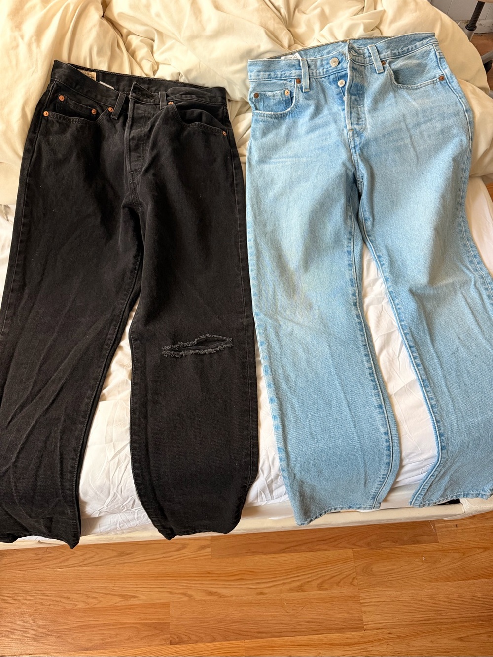 Levi's Women's Black & Light Blue Straight Leg Jeans Set